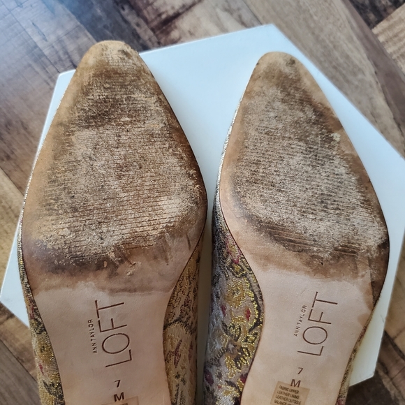 Ann Taylor Loft almond toe floral neutral tapestry heels/ pumps low heel size 7 - Picture 13 of 15